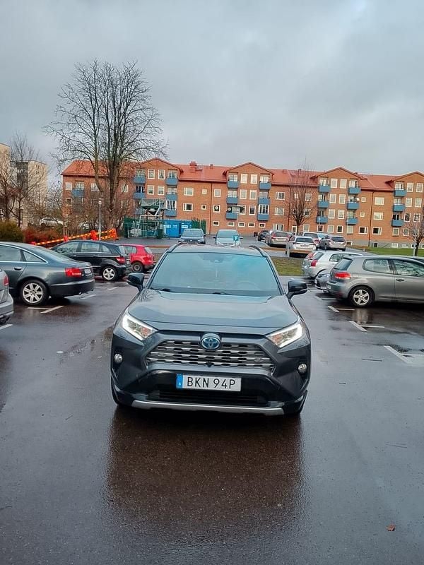 Begagnad 2020 Toyota RAV4 Hybrid SUV | 210 000 kr (Marknadspris) - Bild 1/4