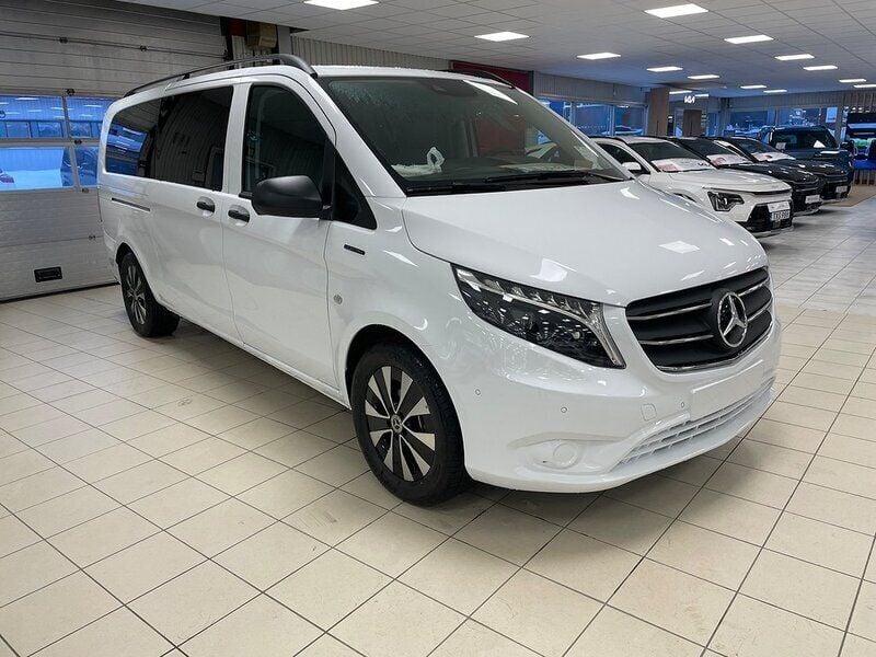 Vit Begagnad 2023 Mercedes e-Vito Minibuss | 803 750 kr - Bild 1/4