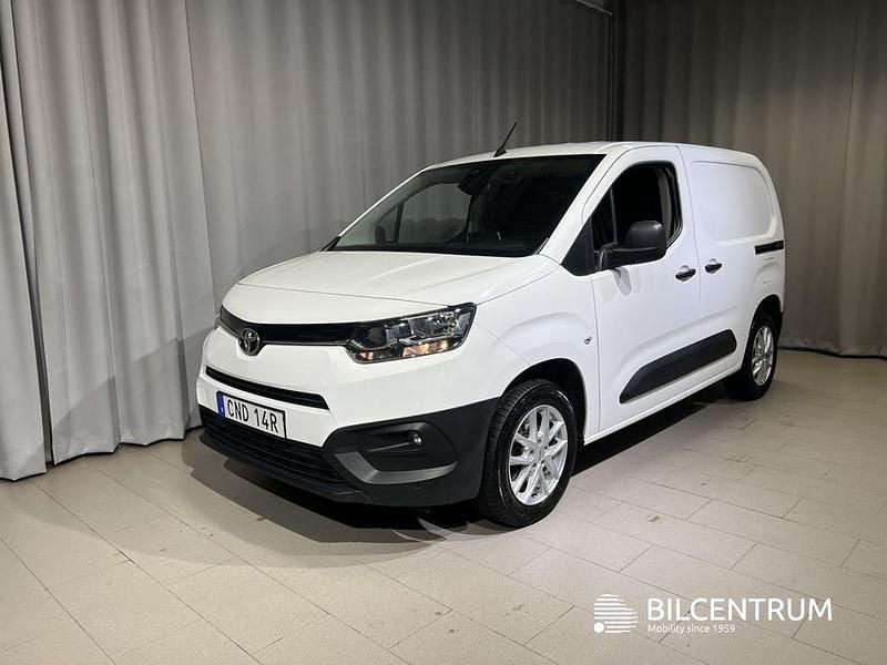 Vit Begagnad 2021 Toyota Proace City Van | 239 900 kr (Marknadspris) - Bild 1/4