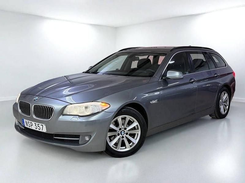 Grå Begagnad 2013 BMW 520 Kombi | 96 900 kr (Bra pris) - Bild 1/4