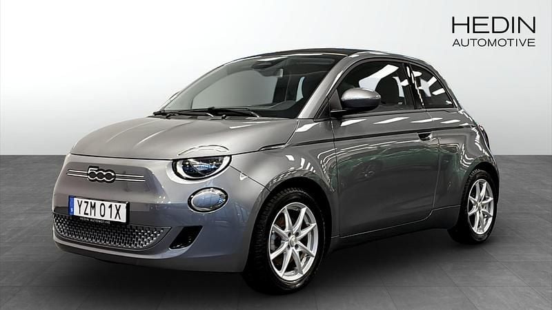 Grå Begagnad 2022 Fiat 500e Icon Halvkombi | 209 900 kr (Marknadspris) - Bild 1/4