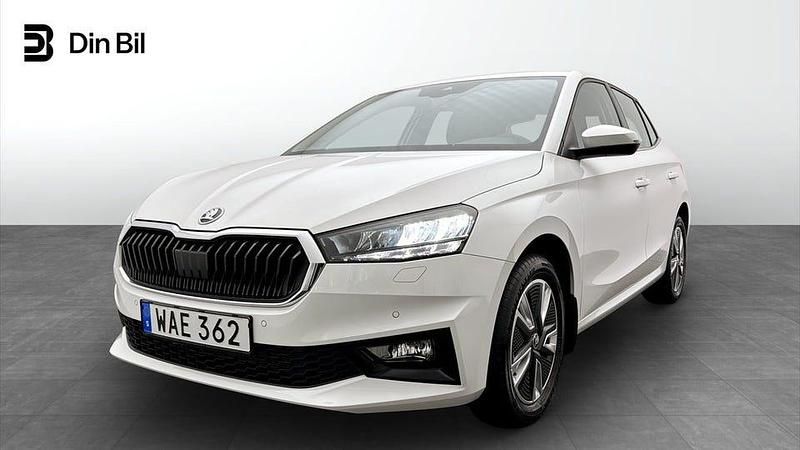 Vit Begagnad 2023 Skoda Fabia Style Halvkombi | 217 900 kr (Marknadspris) - Bild 1/4
