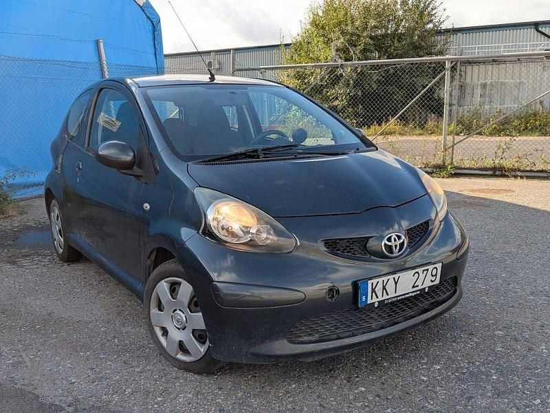 Grå Begagnad 2008 Toyota Aygo Halvkombi | 17 500 kr (Marknadspris) - Bild 1/4