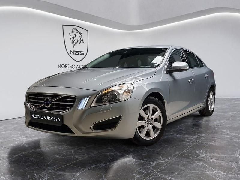 Begagnad Volvo S60 Momentum 163 HK (119 kW) 2012 Silver Sedan