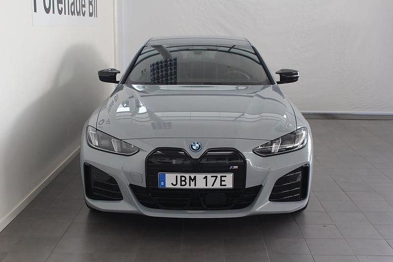 Begagnad BMW i4 Comfort Edition 442 kW (601 HK) 2025 Grå (m brooklyn grå metallic ) Sedan