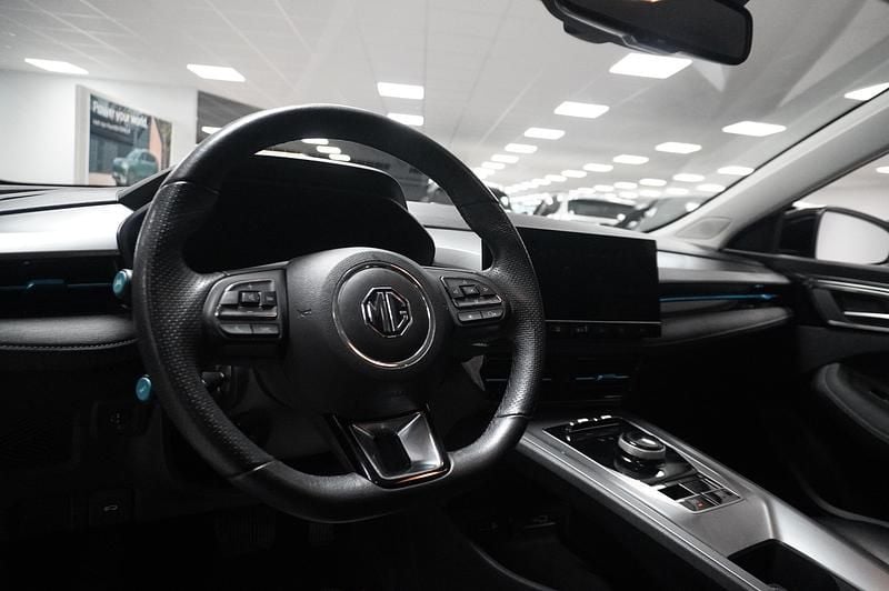 Begagnad MG MG5 EV Luxury 130 kW (177 HK) 2022 Svart Kombi