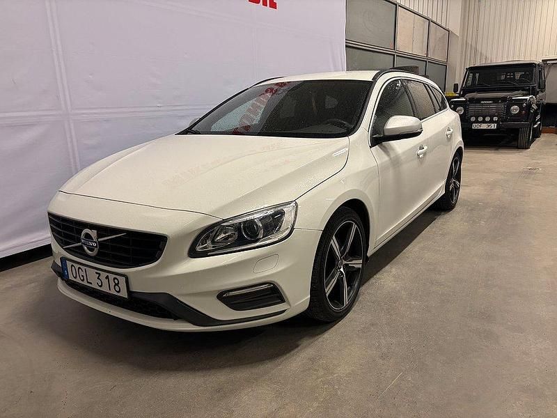Vit Begagnad 2016 Volvo V60 R-Design Kombi | 225 000 kr (Dyr) - Bild 1/4