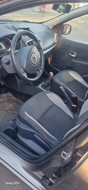 Begagnad Renault Clio R.S. 75 HK (55 kW) 2011 Halvkombi