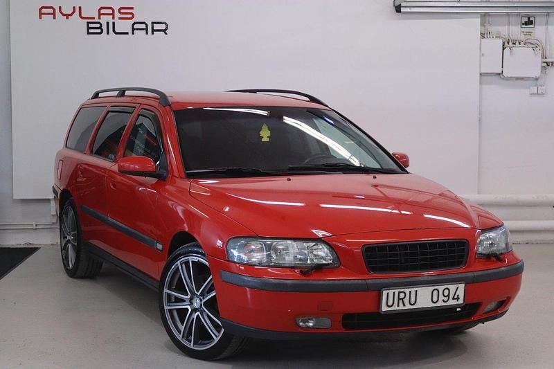 Röd Begagnad 2004 Volvo V70 Business Edition Kombi | 34 900 kr (Marknadspris) - Bild 1/4