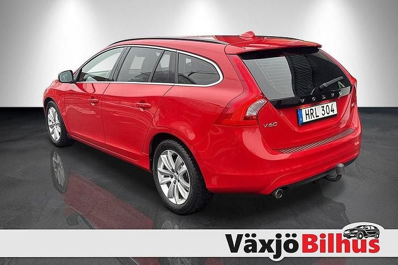 Begagnad Volvo V60 Momentum 136 HK (100 kW) 2015 Röd Kombi