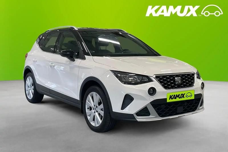 Vit Begagnad 2022 Seat Arona SUV | 198 700 kr (Marknadspris) - Bild 1/4