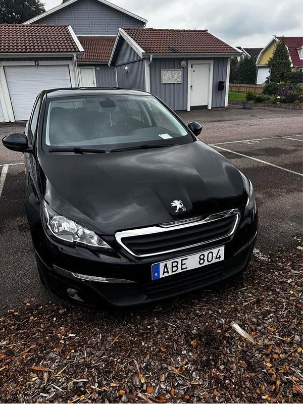 Svart Begagnad 2013 Peugeot 308 Active Halvkombi | 65 000 kr (Marknadspris) - Bild 1/4
