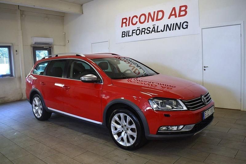 Röd Begagnad 2012 VW Passat Alltrack Kombi | 139 900 kr (Lite dyr) - Bild 1/4