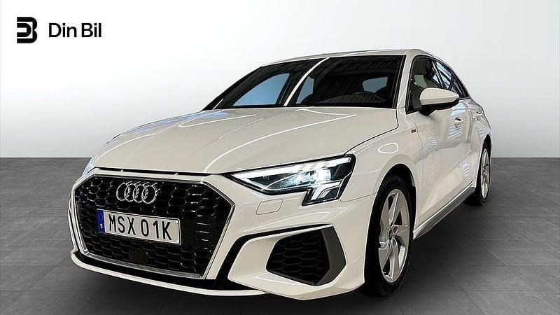 Vit Begagnad 2023 Audi A3 Sportback S-Line Halvkombi | 299 000 kr (Bra pris) - Bild 1/4