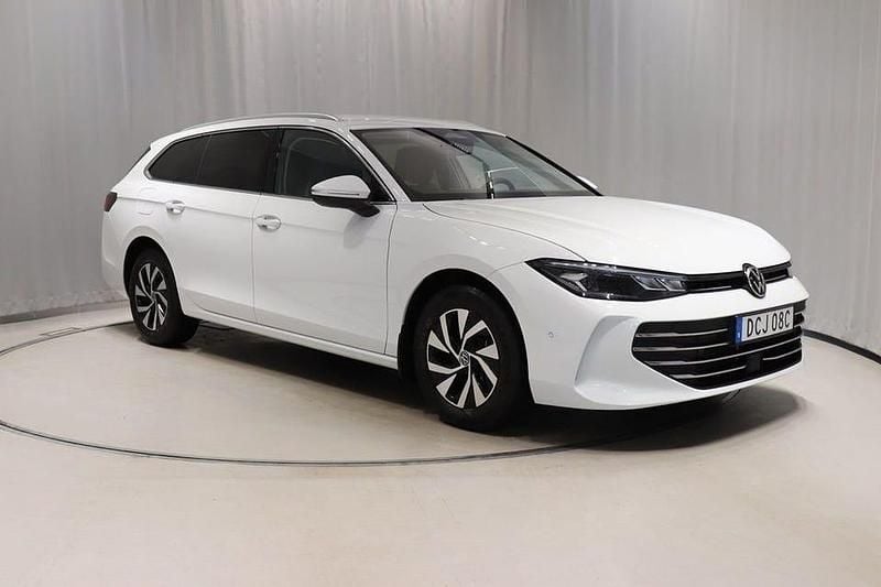 Begagnad VW Passat Business 150 HK (110 kW) 2024 Vit Kombi