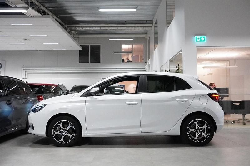 Begagnad MG MG3 Luxury 180 HK (132 kW) 2024 Vit Halvkombi