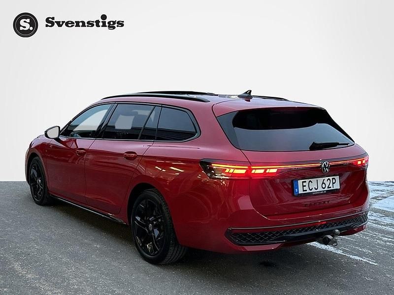 Begagnad VW Passat R-line 177 HK (130 kW) 2025 Röd Kombi