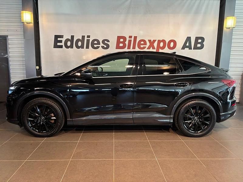 Begagnad Audi Q4 Sportback e-tron Attraction 150 kW (204 HK) 2022 Svart SUV