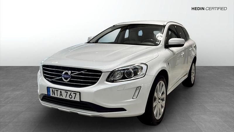 Vit (white) Begagnad 2015 Volvo XC60 Ocean Race SUV | 169 900 kr (Marknadspris) - Bild 1/4