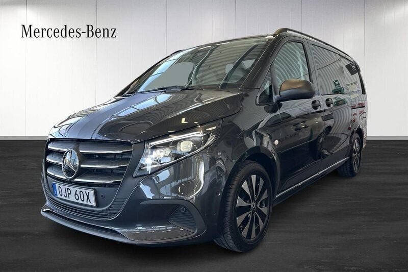 Mörkgrå (grå) Ny 2025 Mercedes Vito Minibuss | 737 375 kr - Bild 1/4