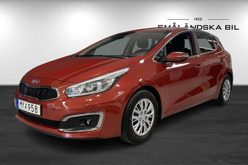 Röd Begagnad 2016 Kia Ceed Halvkombi | 109 000 kr (Marknadspris) - Bild 1/4