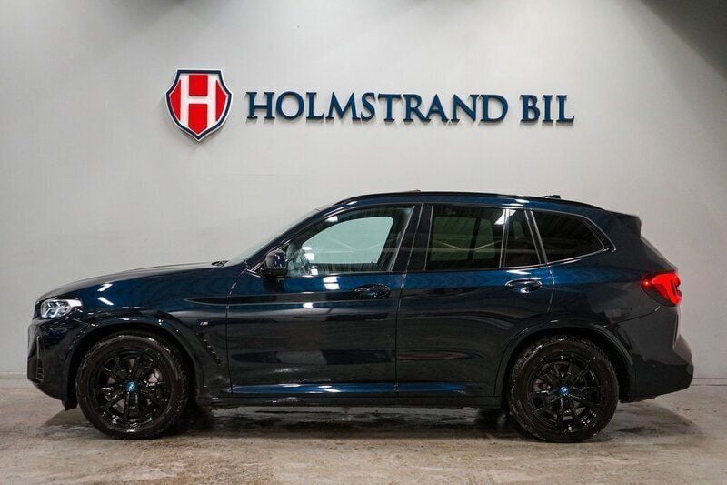 Svart Begagnad 2022 BMW iX3 Shadowline SUV | 489 900 kr (Lite dyr) - Bild 1/4