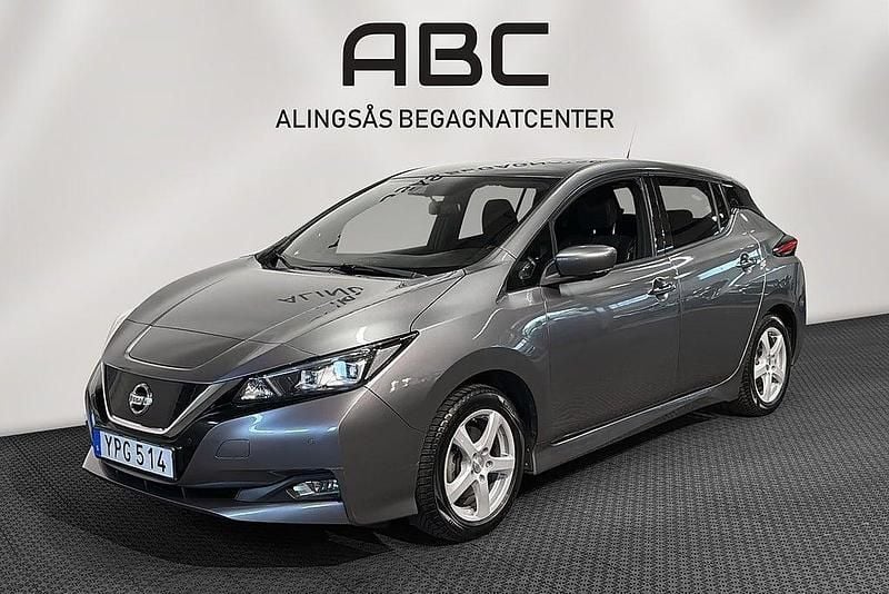 Grå Begagnad 2018 Nissan Leaf Halvkombi | 137 500 kr (Lite dyr) - Bild 1/4