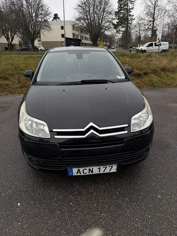 Svart Begagnad 2007 Citroën C4 Halvkombi | 21 900 kr (Bra pris) - Bild 1/4