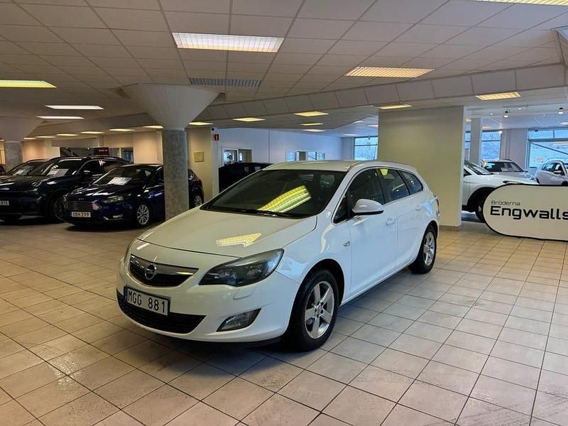 Vit Begagnad 2011 Opel Astra Enjoy Kombi | 59 900 kr (Marknadspris) - Bild 1/4