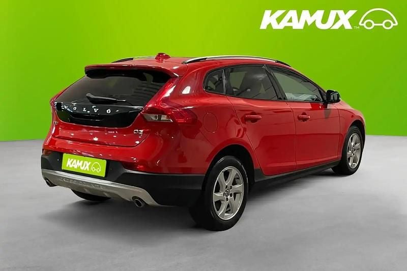 Begagnad Volvo V40 Momentum 150 HK (110 kW) 2015 Röd Halvkombi