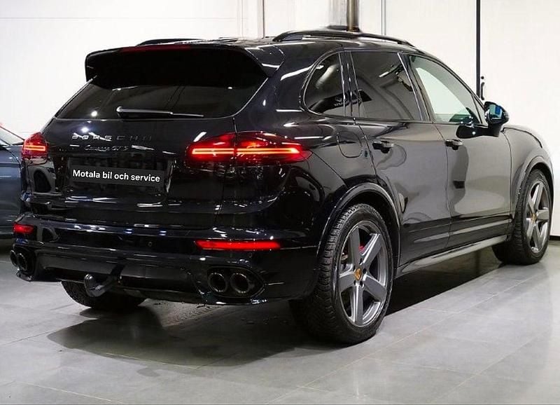 Begagnad Porsche Cayenne GTS 441 HK (324 kW) 2016 Svart SUV