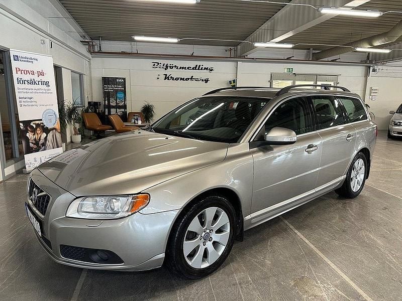 Ljusbrun (brun) Begagnad 2010 Volvo V70 Momentum Kombi | 79 900 kr (Marknadspris) - Bild 1/4