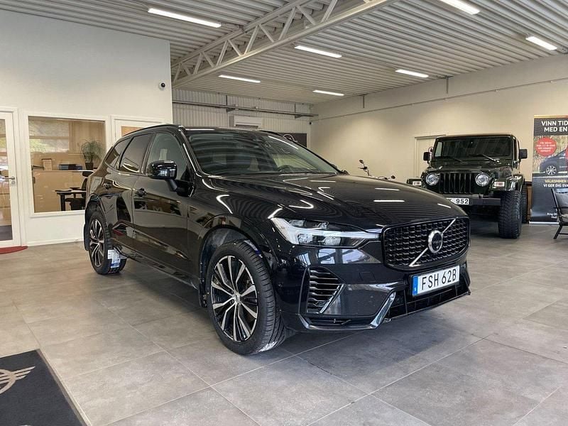 Svart Begagnad 2022 Volvo XC60 R-Design SUV | 409 900 kr (Superpris) - Bild 1/4