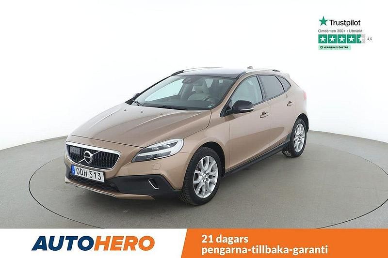Brun Begagnad 2016 Volvo V40 CC Summum Kombi | 217 000 kr (Marknadspris) - Bild 1/4