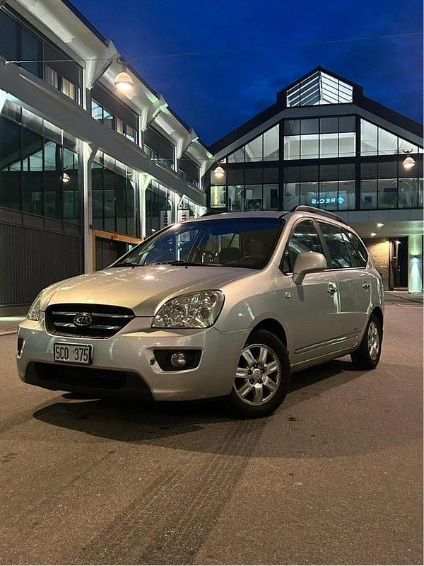 Silver Begagnad 2009 Kia Carens 4 Minibuss | 33 900 kr (Marknadspris) - Bild 1/4