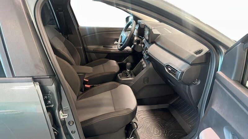 Ny Dacia Jogger Extreme 2025 Grön Minibuss