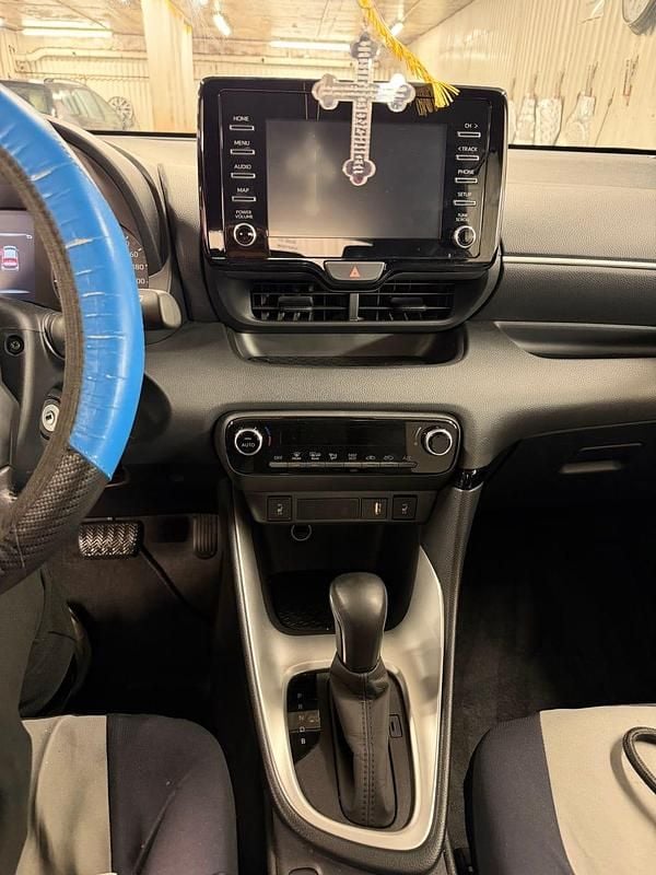 Begagnad Toyota Yaris Hybrid 116 HK (85 kW) 2023