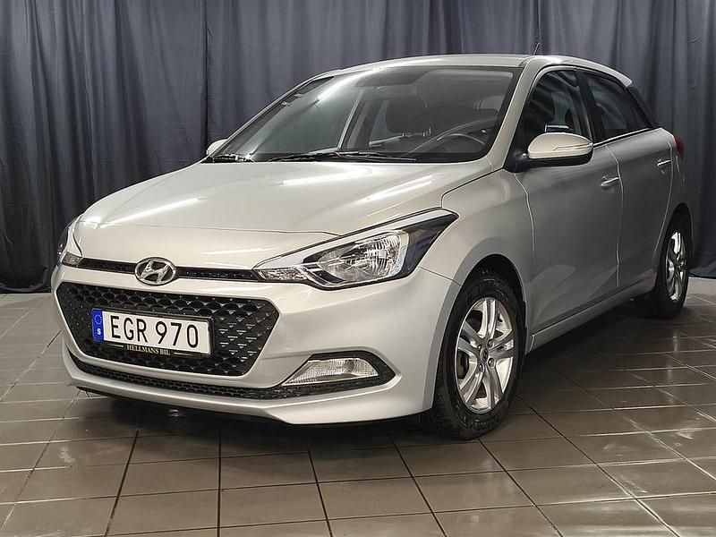 Begagnad Hyundai i20 Comfort 84 HK (61 kW) 2018 Silver Halvkombi
