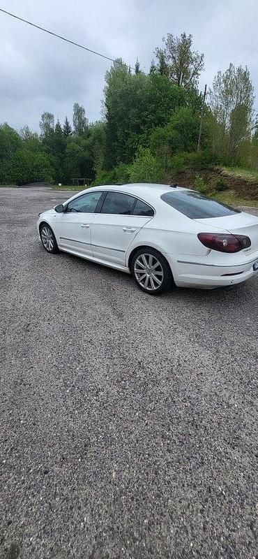 Vit Begagnad 2010 VW CC Highline Sedan | 100 000 kr - Bild 1/4