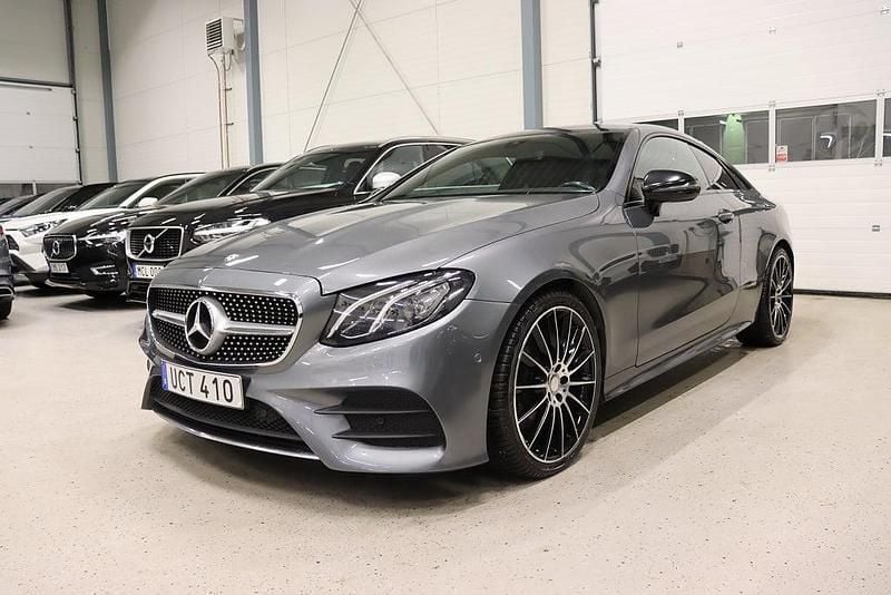 Grå Begagnad 2017 Mercedes E220 AMG Sportkupé | 299 900 kr (Marknadspris) - Bild 1/4