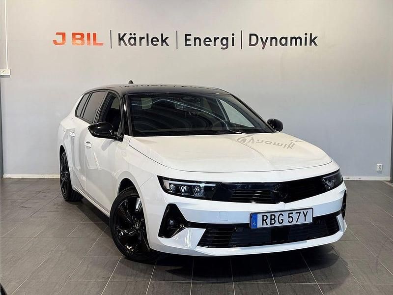 Vit Begagnad 2024 Opel Astra Kombi | 238 800 kr (Marknadspris) - Bild 1/4