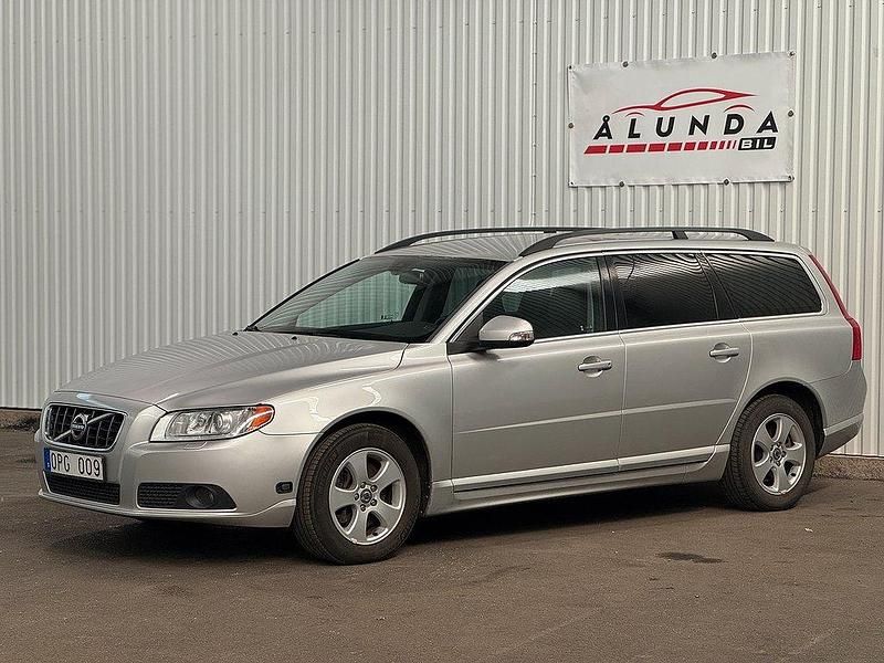 Ljusgrå Begagnad 2009 Volvo V70 Momentum Kombi | 69 900 kr - Bild 1/4