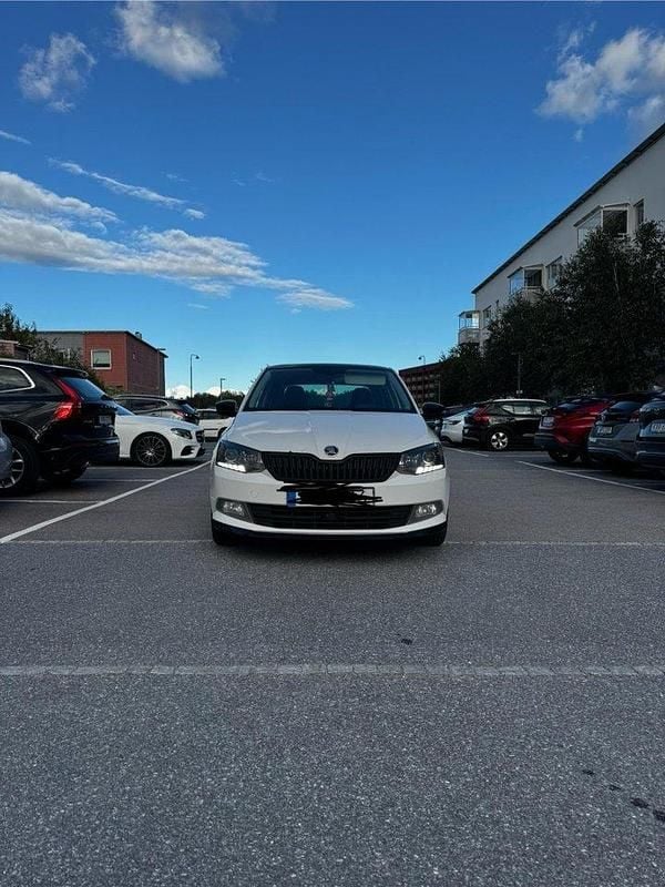 Vit Begagnad 2016 Skoda Fabia Monte Carlo Halvkombi | 70 000 kr - Bild 1/4