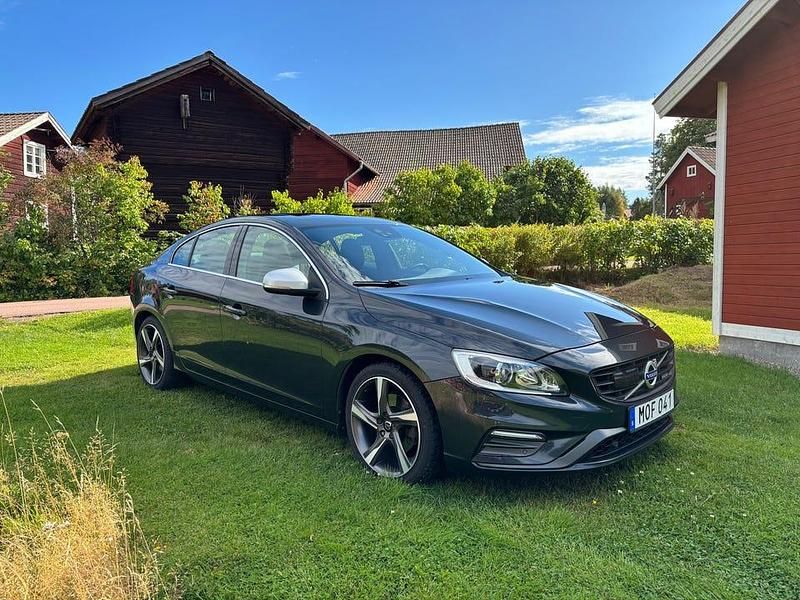 Begagnad Volvo S60 R-Design 181 HK (133 kW) 2015 Sedan