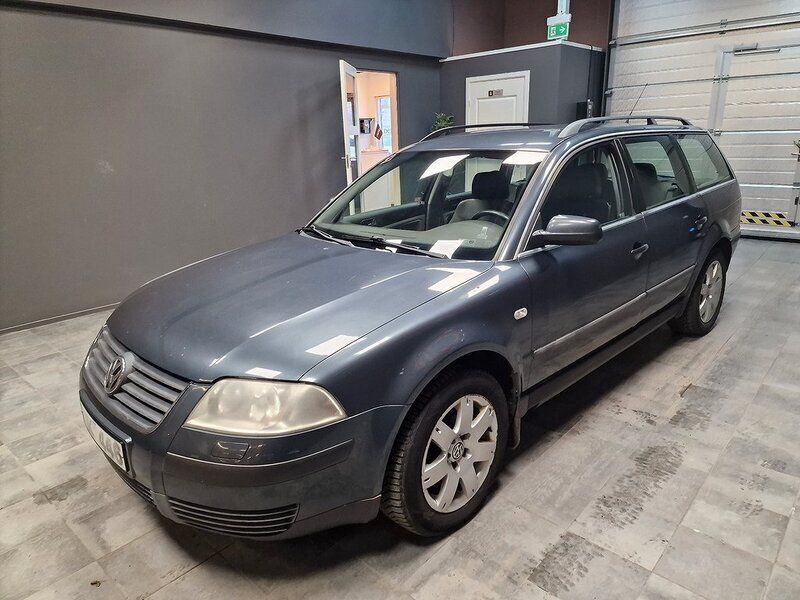 Mörkgrå Begagnad 2001 VW Passat Kombi | 9 900 kr (Marknadspris) - Bild 1/4