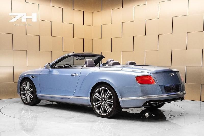 Begagnad Bentley Continental GT Convertible Mulliner 590 HK (433 kW) 2017 Blå Cab