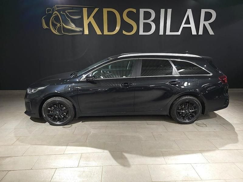 Svart Begagnad 2021 Kia Ceed Advance Halvkombi | 199 800 kr (Marknadspris) - Bild 1/4