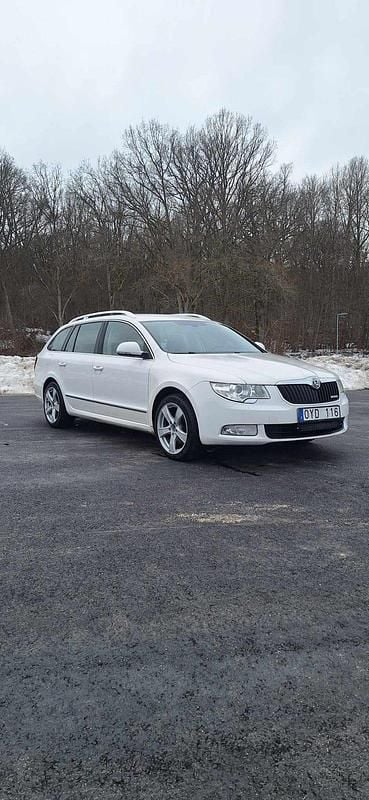 Begagnad Skoda Superb 105 HK (77 kW) 2012 Kombi