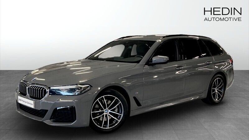Grå (grey) Begagnad 2021 BMW 520 M Sport Kombi | 328 700 kr (Bra pris) - Bild 1/4