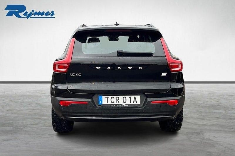 Begagnad Volvo XC40 Core 185 kW (252 HK) 2023 Svart SUV